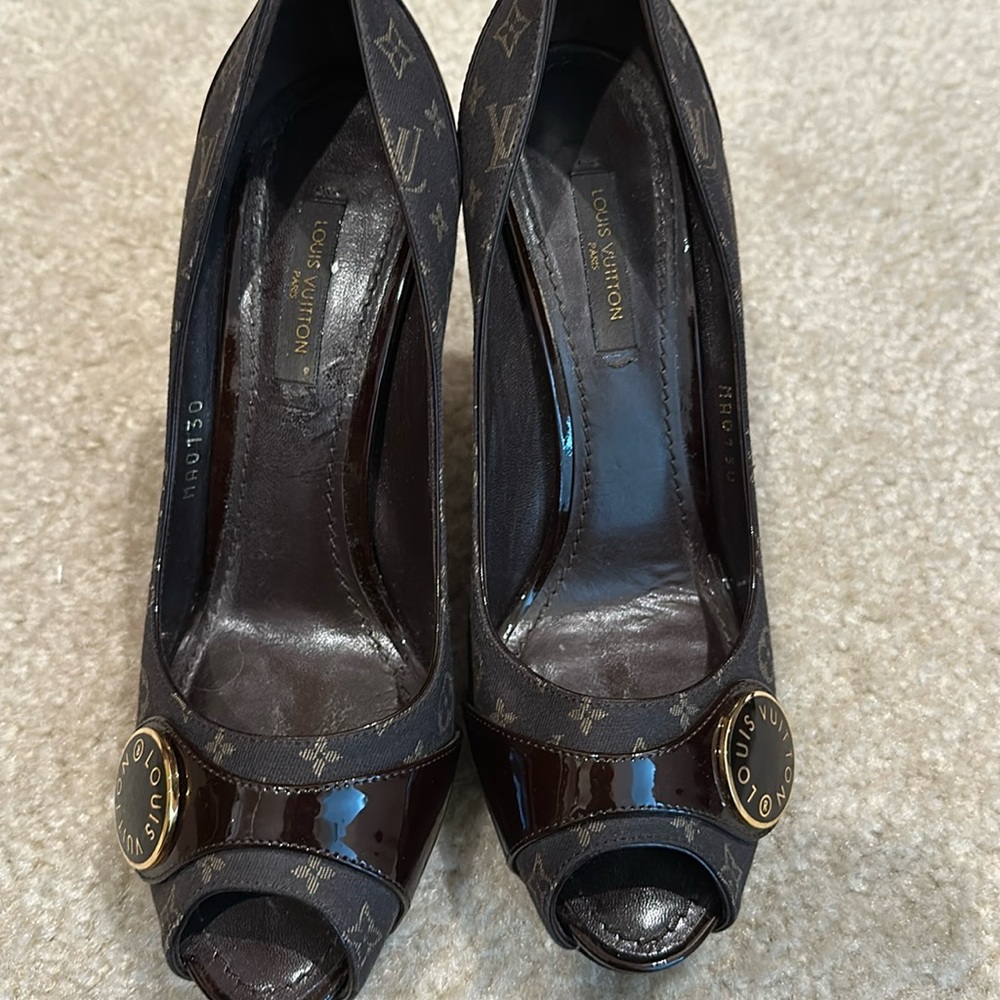Louis Vuitton monogram Peep toe heels